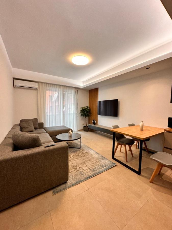 Apartment Noon *